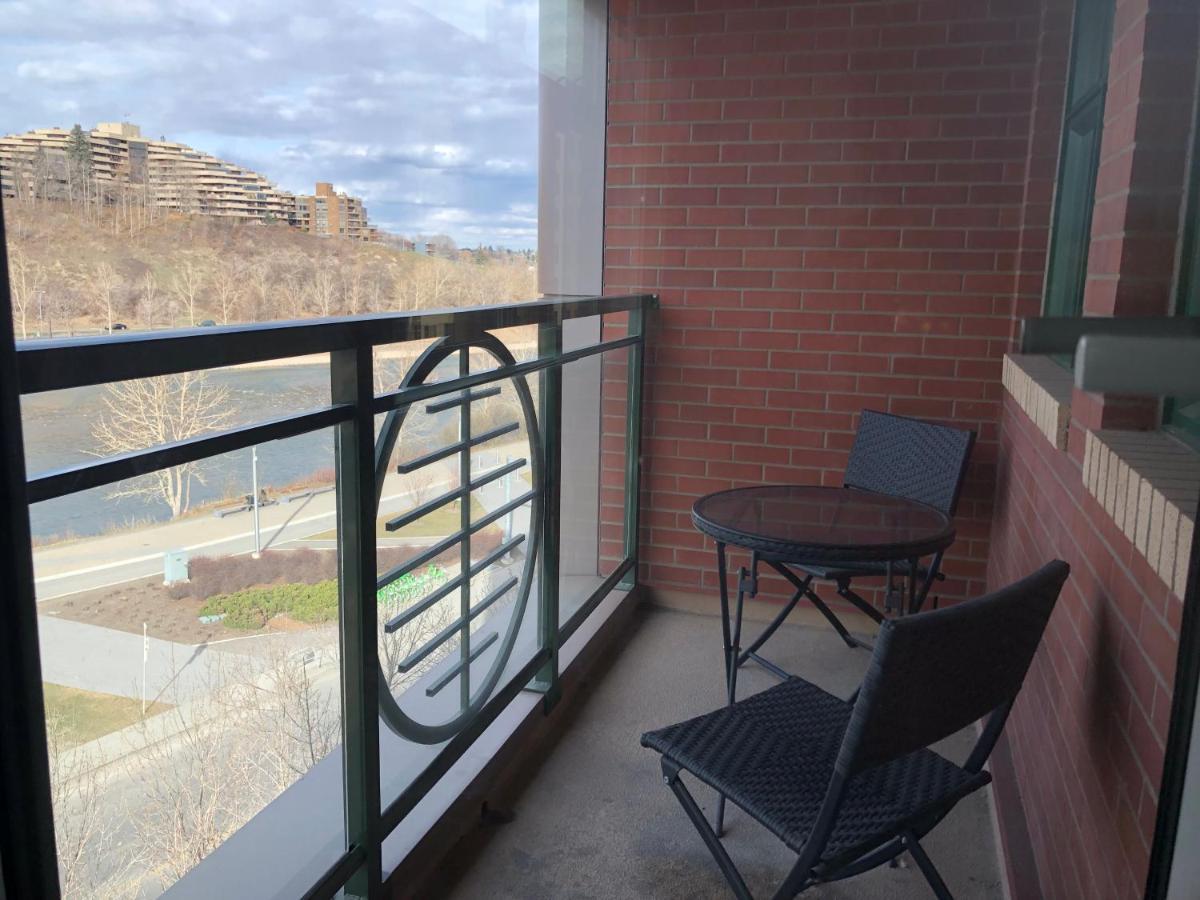 Amicable, Cozy, High Speed Internet, Sleeps 2 Riverview Downtown Calgary