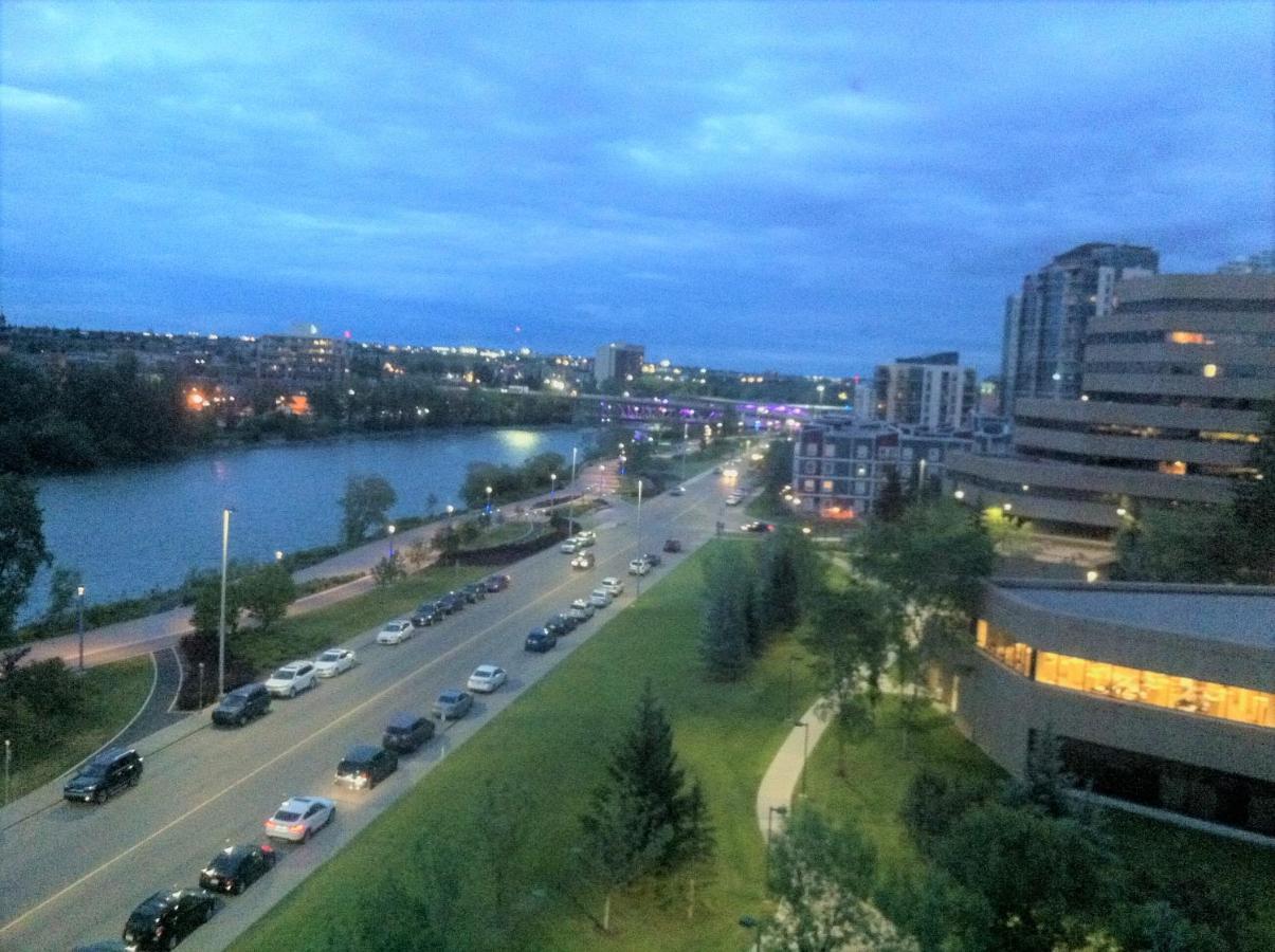 Amicable, Cozy, High Speed Internet, Sleeps 2 Riverview Downtown Calgary