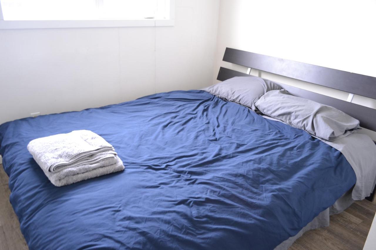 Private Bedroom On Renovated Duplex Main Floor - Dover Guest house