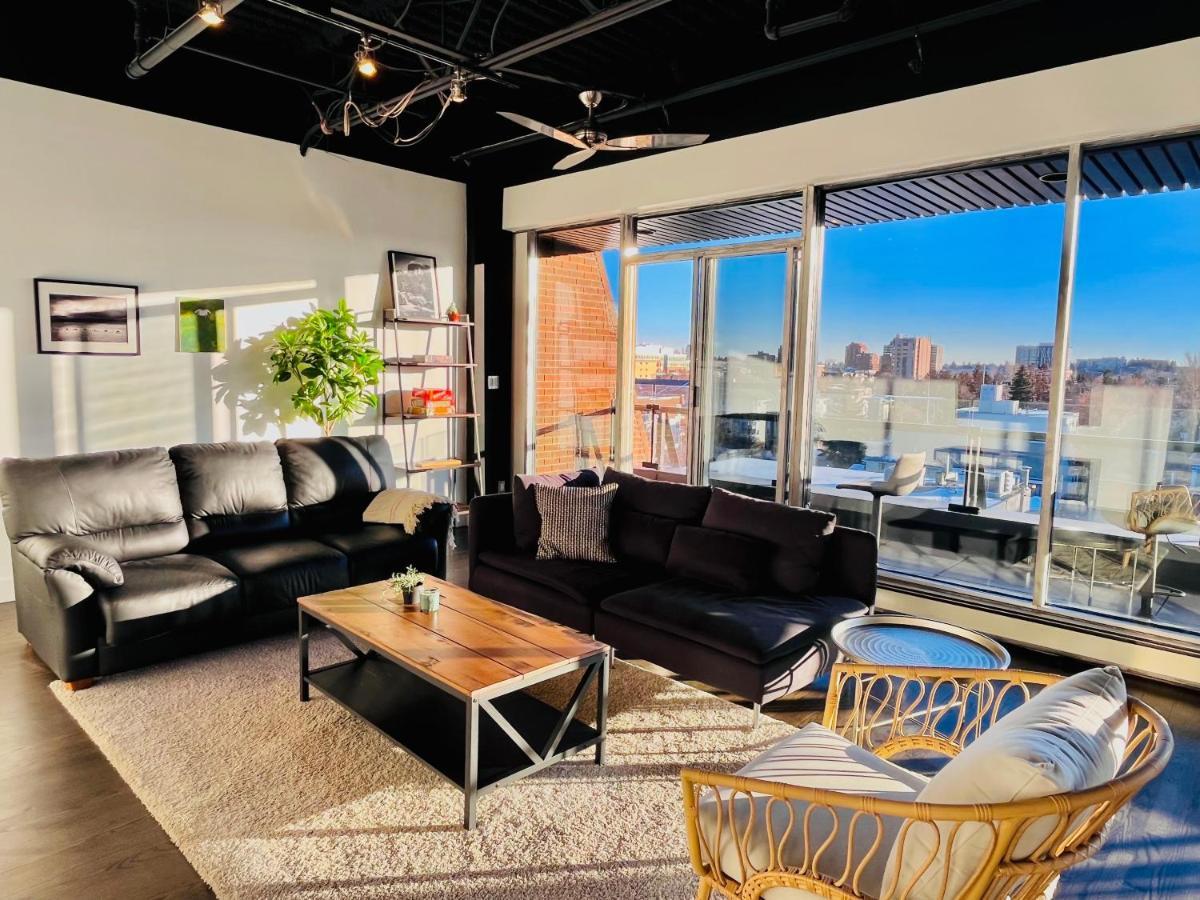 Sunny Penthouse On 17th Ave, 1 Bedroom, 1 Loft Bed With Ladder, 1 Sofa Bed, Sleeps 6, Downtown *