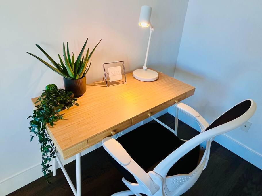 Apartment Sunny Penthouse On 17th Ave, 1 Bedroom, 1 Loft Bed With Ladder, 1 Sofa Bed, Sleeps 6, Downtown