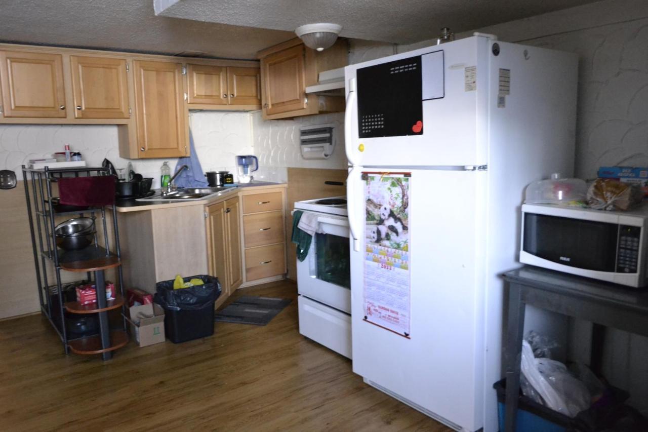 Private Bedroom In Basement - Pineland Guest house