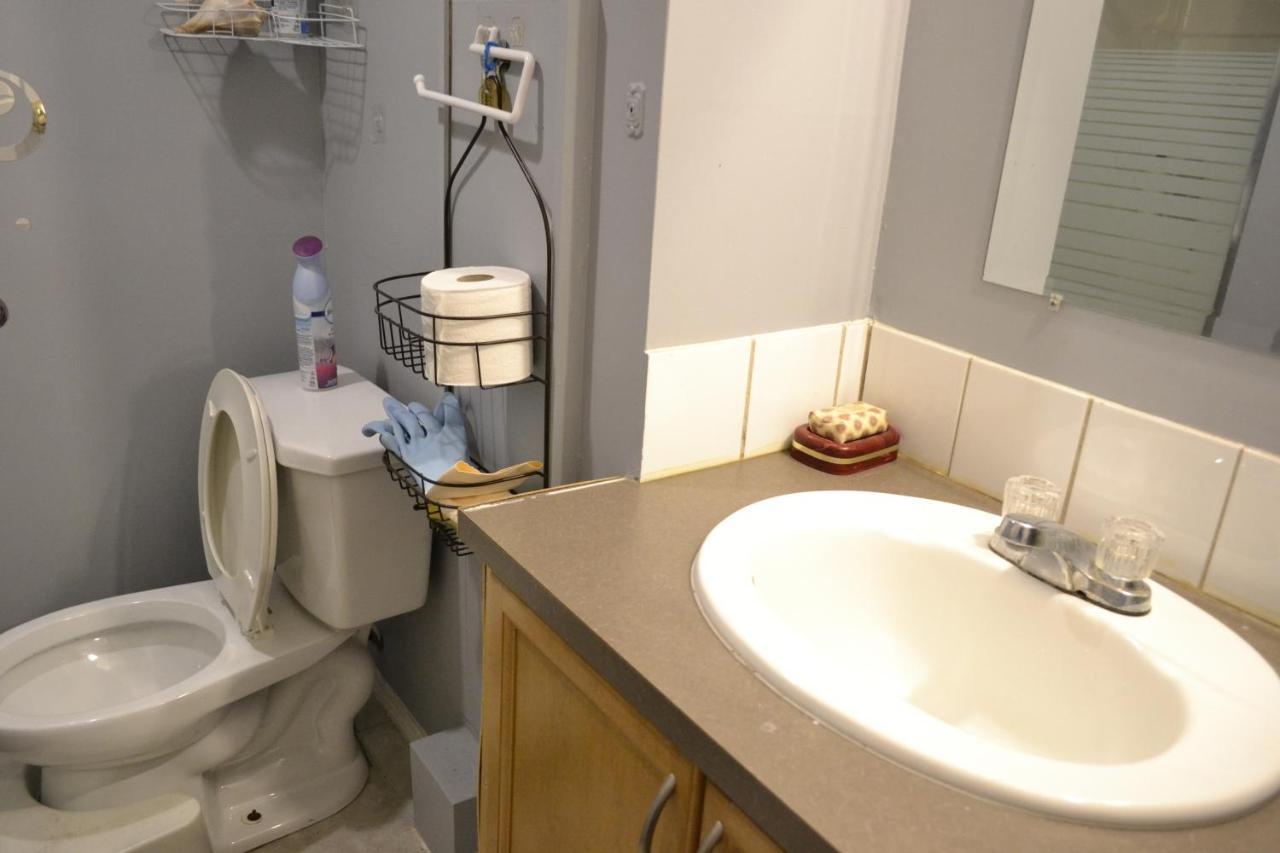 Private Bedroom In Basement - Pineland Guest house *