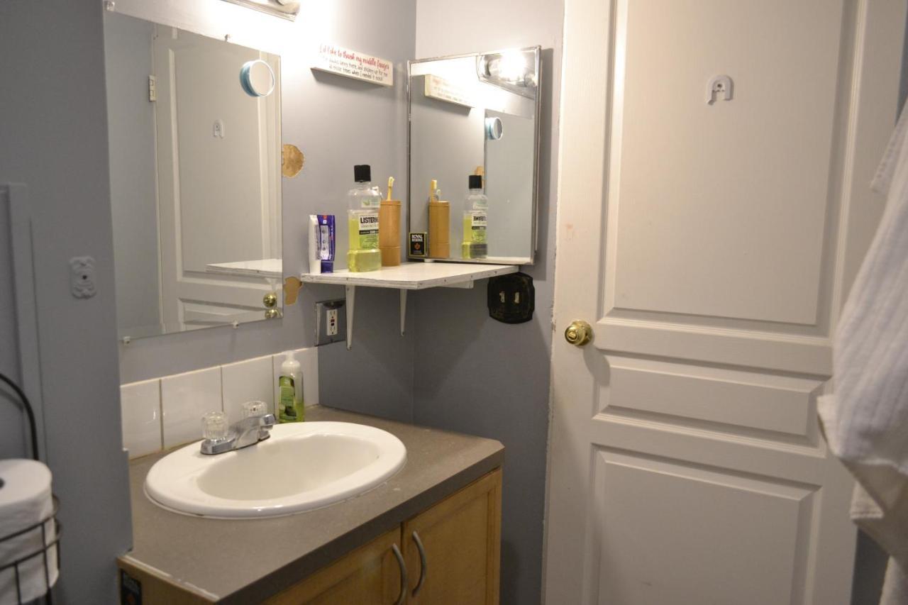 Guest house Private Bedroom In Basement - Pineland *