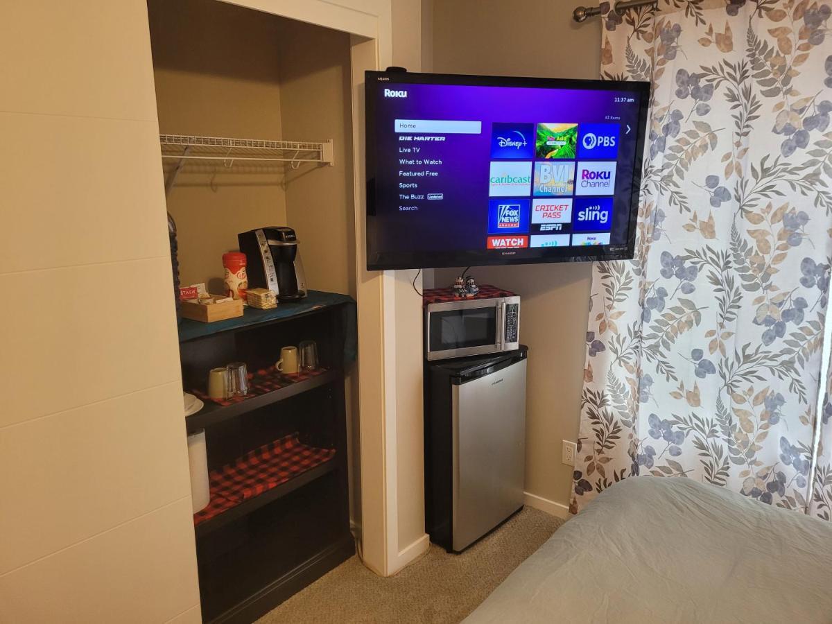 Elegant Guest - King Bed & Ensuite Private Bathroom - Close To Airport With Aircon Homestay