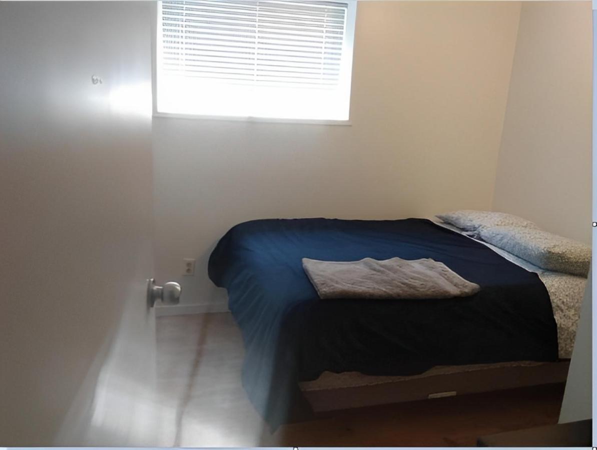 Private Bedroom In Basement - Pineland