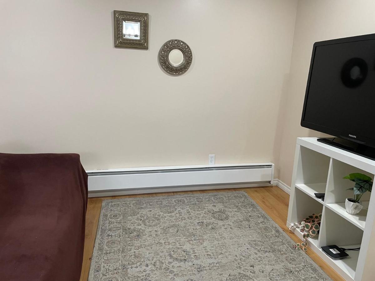 Super Luxury & Cozy Lower Level In Nw Calgary, Ab Close To Banff Apartment