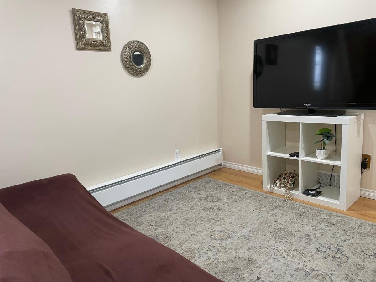 Super Luxury & Cozy Lower Level In Nw Calgary, Ab Close To Banff Apartment *