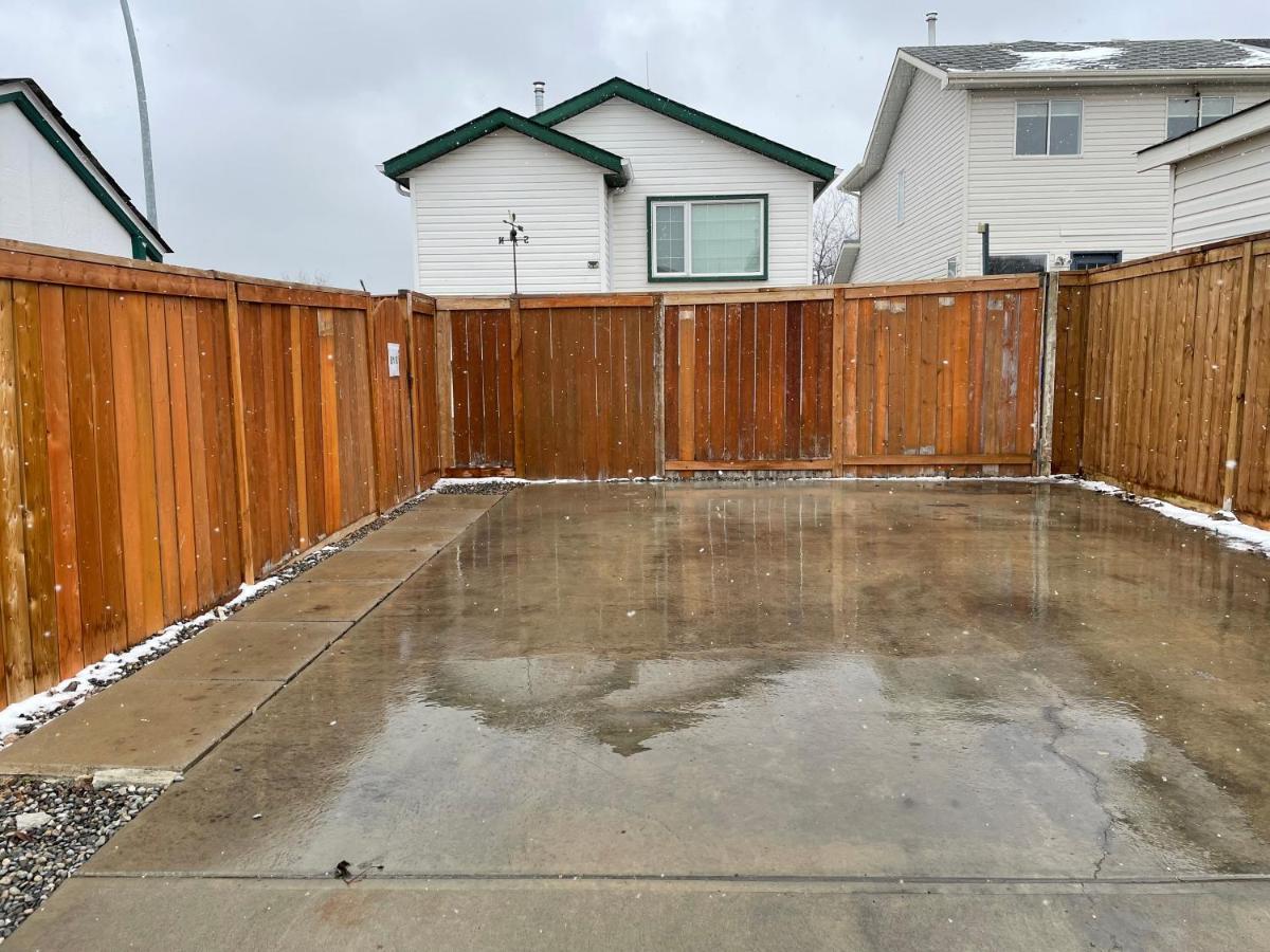 Super Luxury & Cozy Lower Level In Nw Calgary, Ab Close To Banff Apartment *