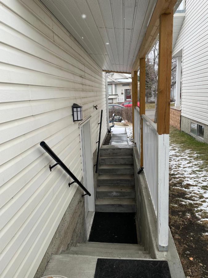 Super Luxury & Cozy Lower Level In Nw Calgary, Ab Close To Banff Apartment