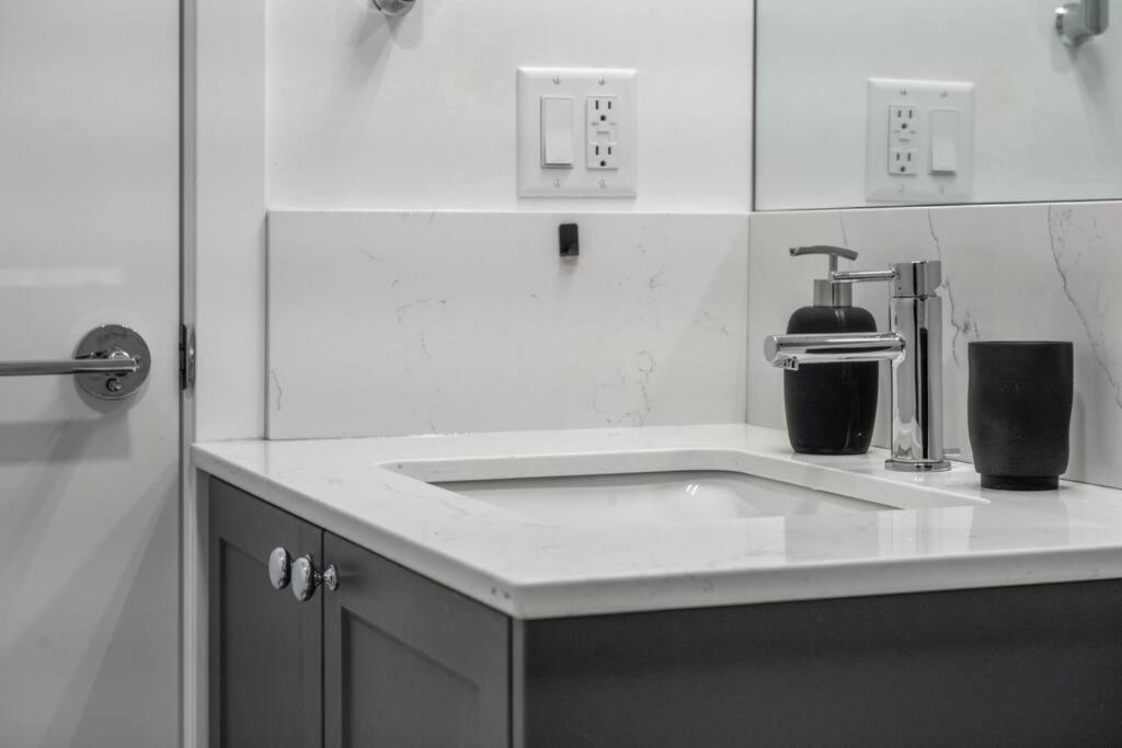 Chic 1br Kensington Unit W/parking *