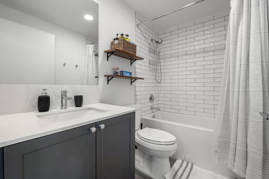 Chic 1br Kensington Unit W/parking