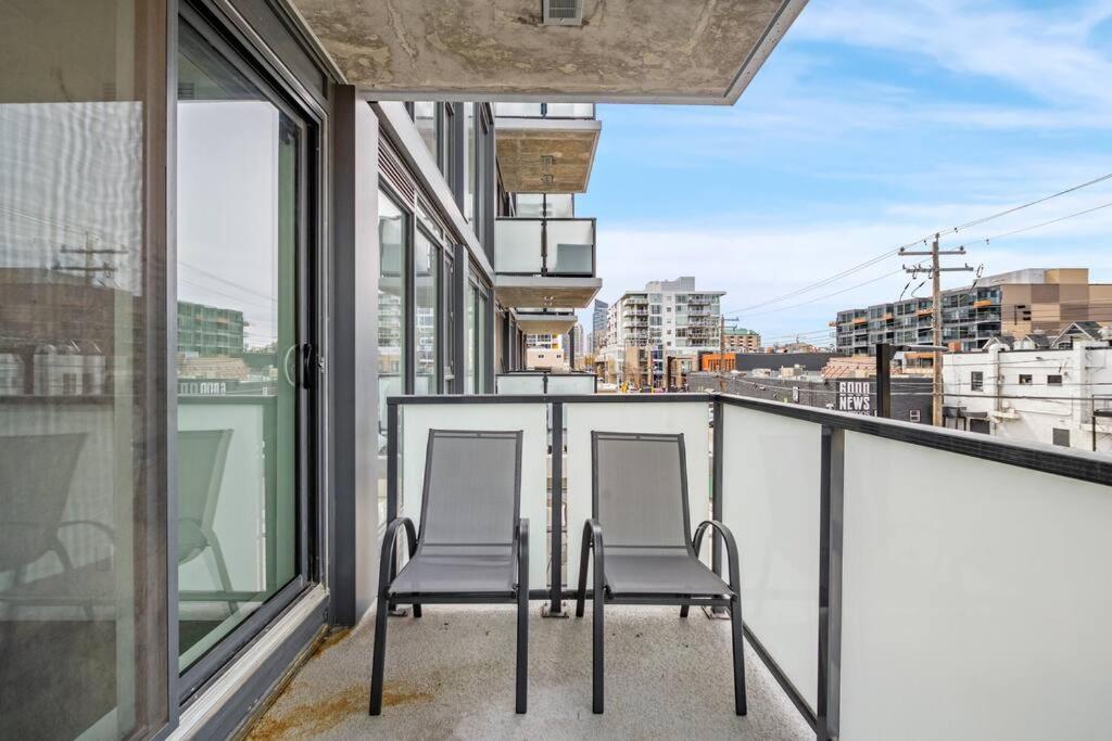 Apartment Chic 1br Kensington Unit W/parking Calgary