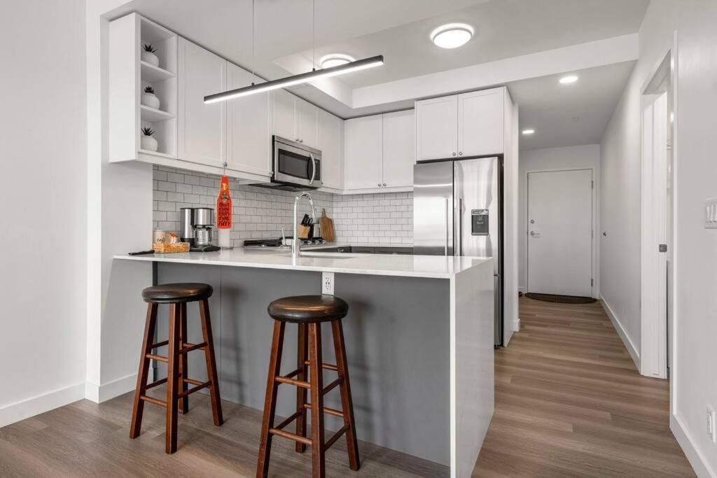 Chic 1br Kensington Unit W/parking