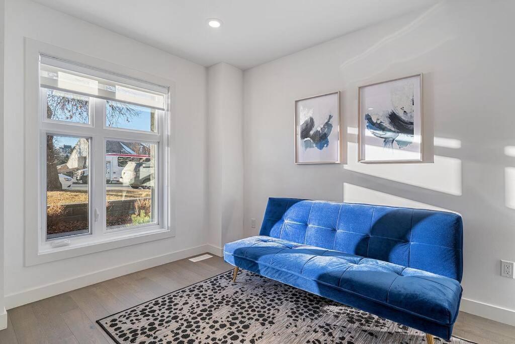 Beautiful, Elegant And Spacious 2 & Half Br House *