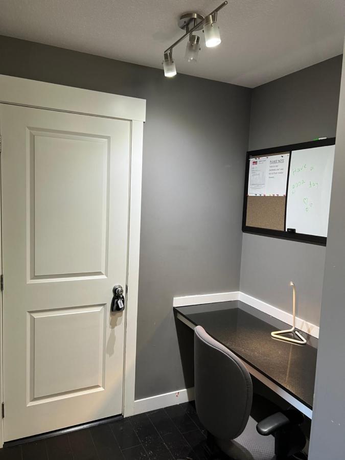 Lovely 2 Bedroom 2 Bathroom Plus Den