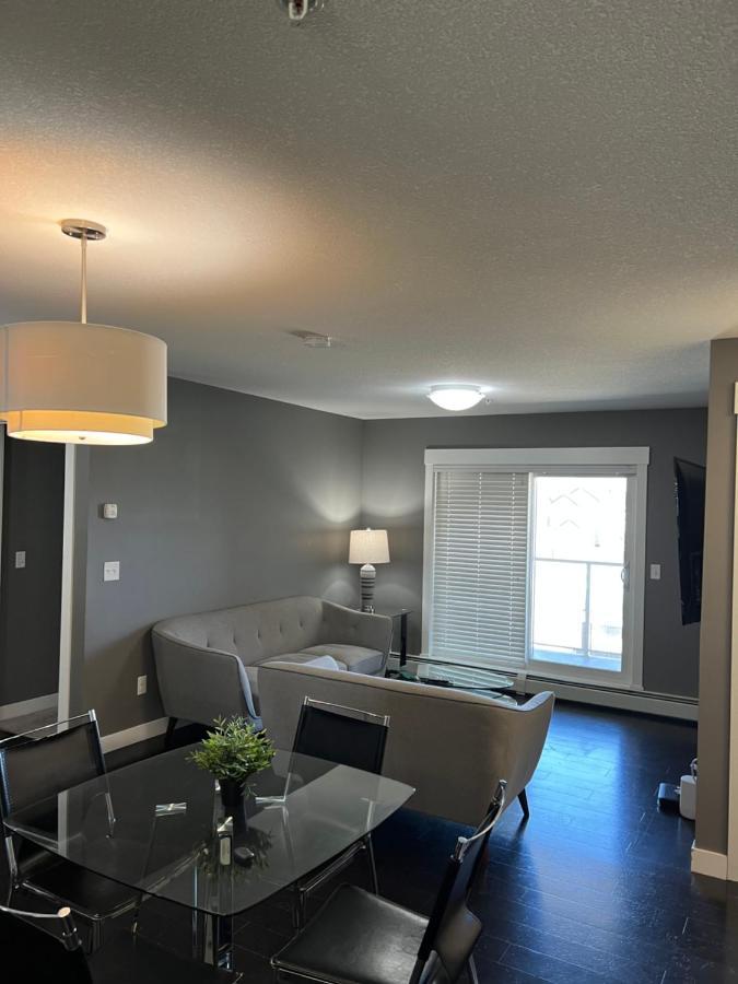 Lovely 2 Bedroom 2 Bathroom Plus Den Apartment Calgary