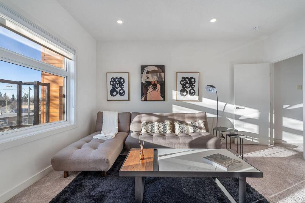 Apartment Beautiful, Elegant And Spacious 2 & Half Br House