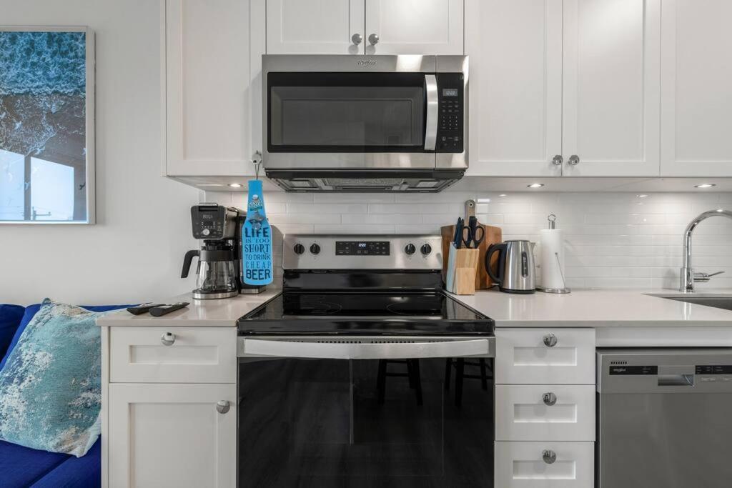 Two Bed Downtown Unit With Parking Apartment *