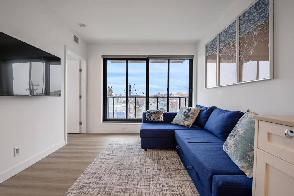 Apartment Two Bed Downtown Unit With Parking Calgary