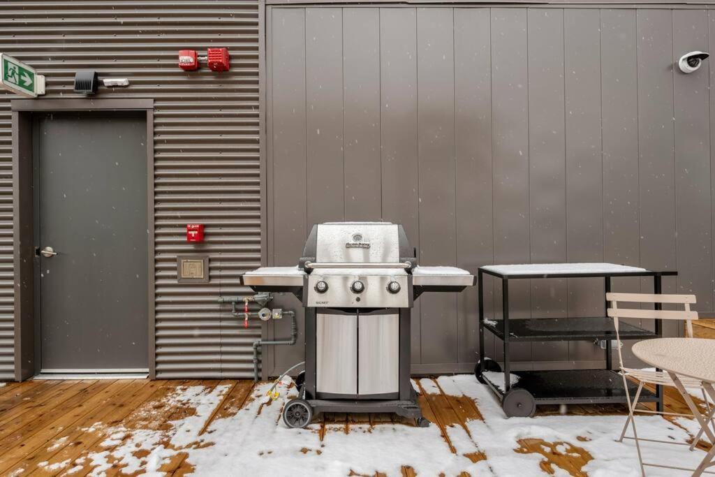 Two Bed Downtown Unit With Parking Apartment *