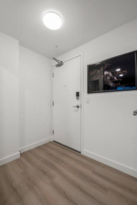 Two Bed Downtown Unit With Parking *