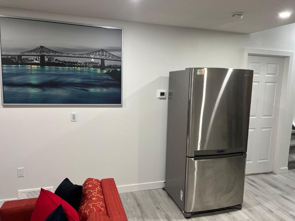 Beautiful 2 Bedroom Away From Apartment *