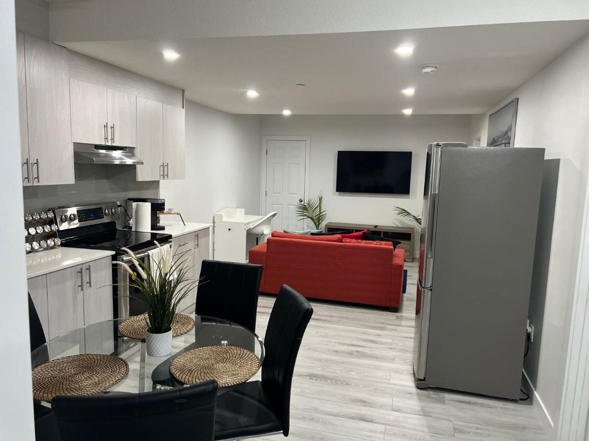Beautiful 2 Bedroom Away From Apartment *
