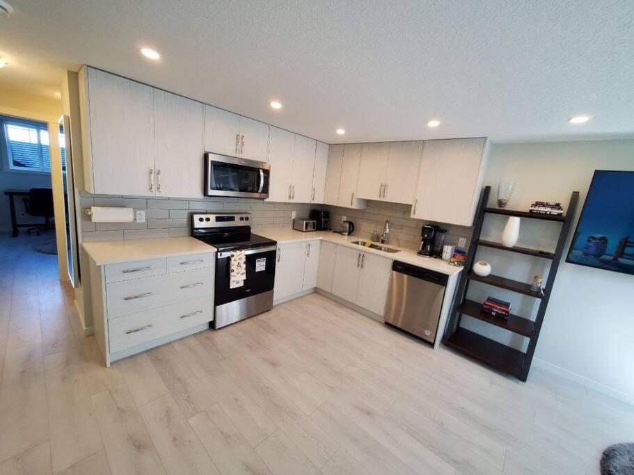 Cozy Rockland Park Unit+parking Apartment *