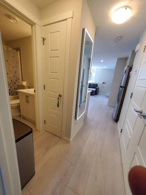 Cozy Rockland Park Unit+parking Apartment Calgary