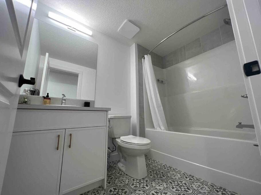 Apartment Newly Built 2 Bedroom With Free Parking - Close To Banff National Park, *