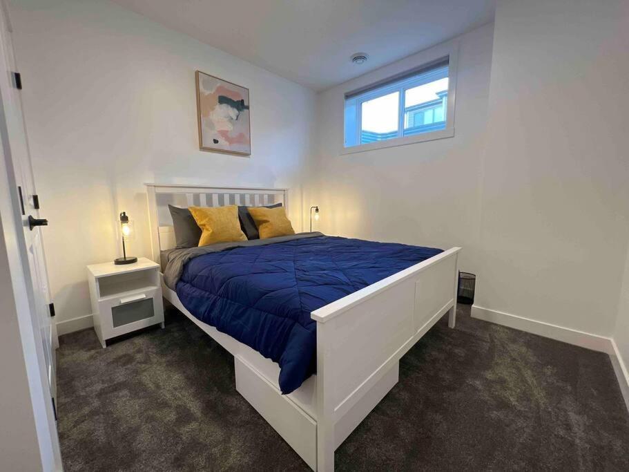 Newly Built 2 Bedroom With Free Parking - Close To Banff National Park, Apartment Calgary