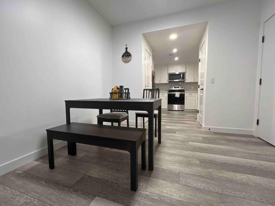 Newly Built 2 Bedroom With Free Parking - Close To Banff National Park, * Calgary
