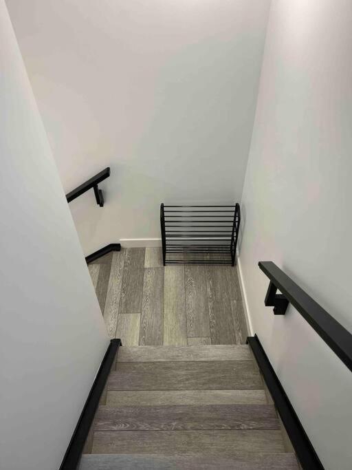 Newly Built 2 Bedroom With Free Parking - Close To Banff National Park, Calgary