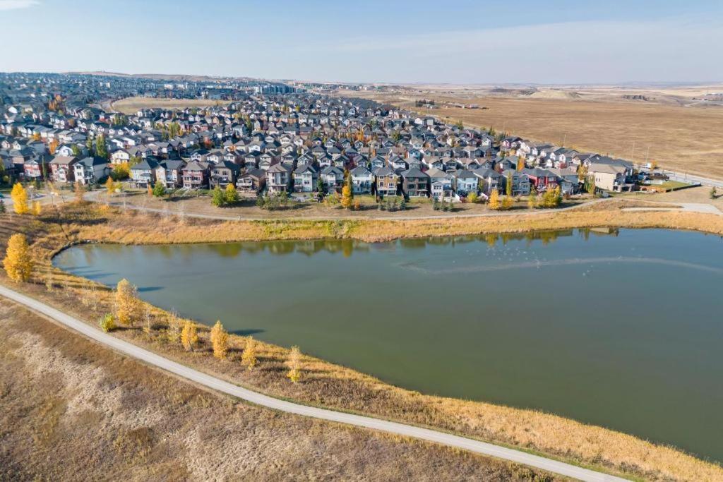 Tastefully Furnished One Bedroom Holiday home Calgary