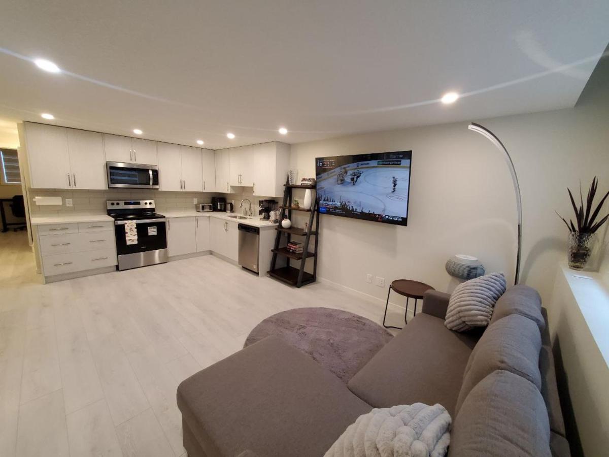 Cozy Rockland Park Unit+parking * Calgary