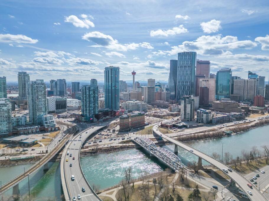 Apartment Two Bed Downtown Unit With Parking Calgary