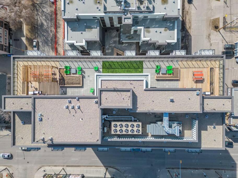 Two Bed Downtown Unit With Parking Calgary