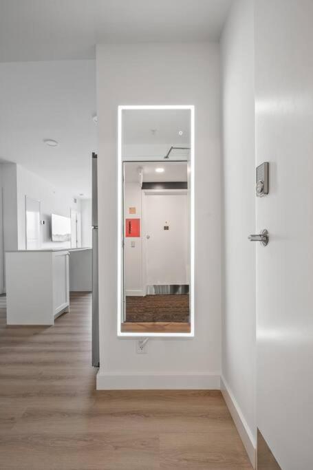 Two Bed Downtown Unit With Parking * Calgary