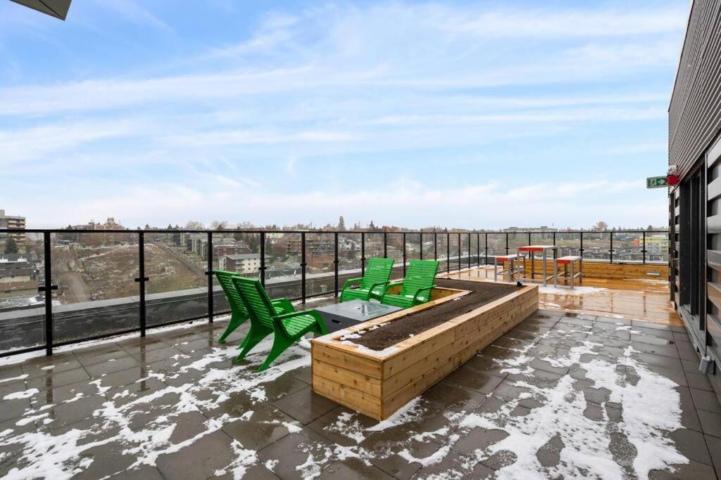 Apartment Two Bed Downtown Unit With Parking Calgary