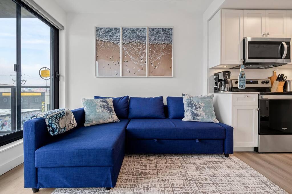 Two Bed Downtown Unit With Parking Apartment Calgary