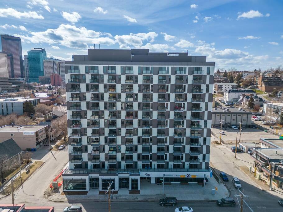 Apartment Two Bed Downtown Unit With Parking *