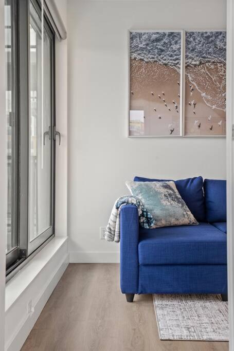 Two Bed Downtown Unit With Parking * Calgary