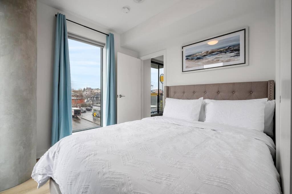Two Bed Downtown Unit With Parking Calgary
