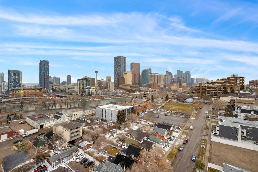 Two Bed Downtown Unit With Parking Apartment *