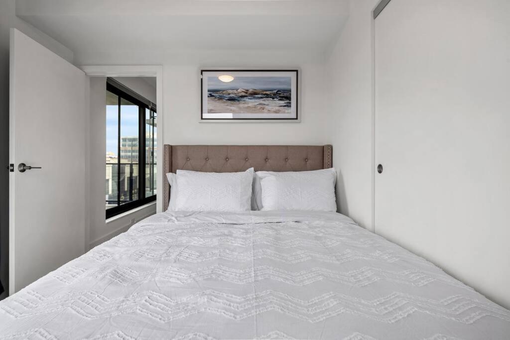 Apartment Two Bed Downtown Unit With Parking Calgary