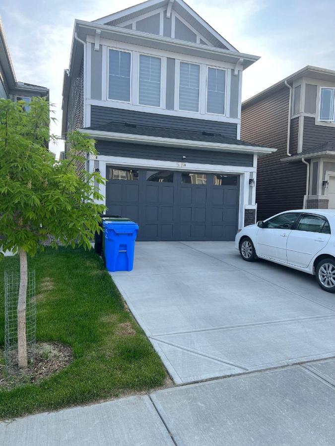 Beautiful 2 Bedroom Away From Apartment Calgary
