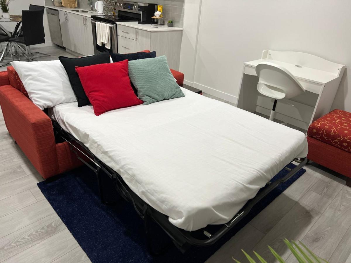 Beautiful 2 Bedroom Away From Apartment