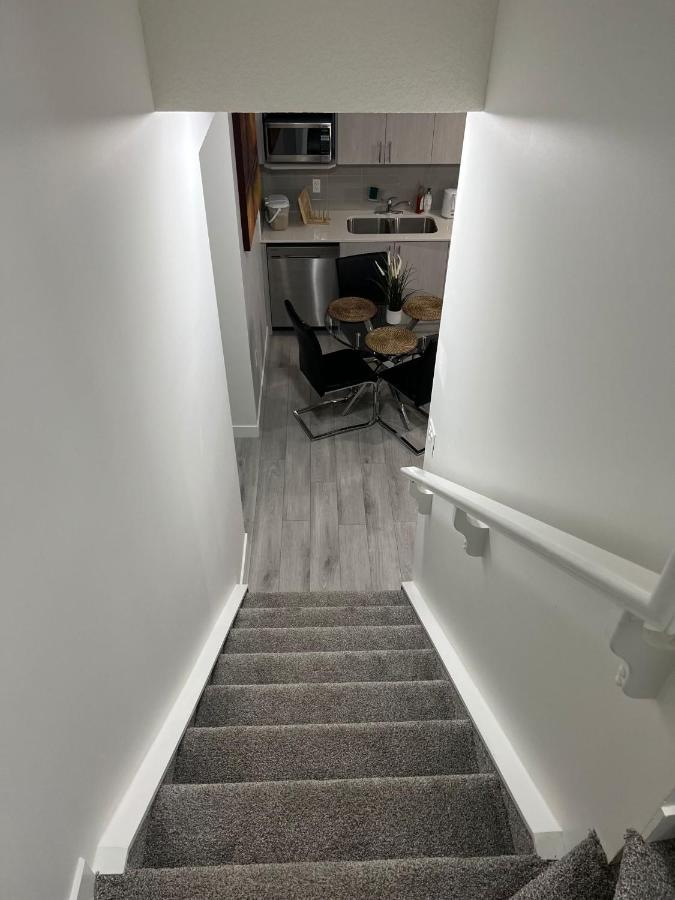 Beautiful 2 Bedroom Away From Apartment Calgary