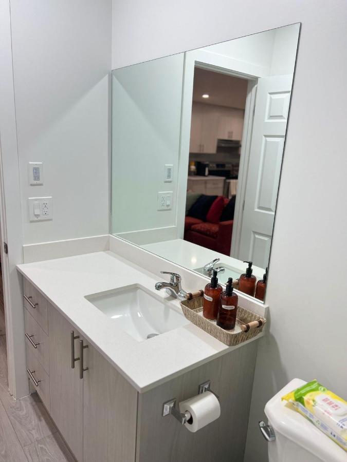 Apartment Beautiful 2 Bedroom Away From *